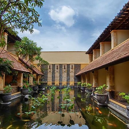 Lotus Garden Hotel By Waringin Hospitality Kediri  Exterior photo