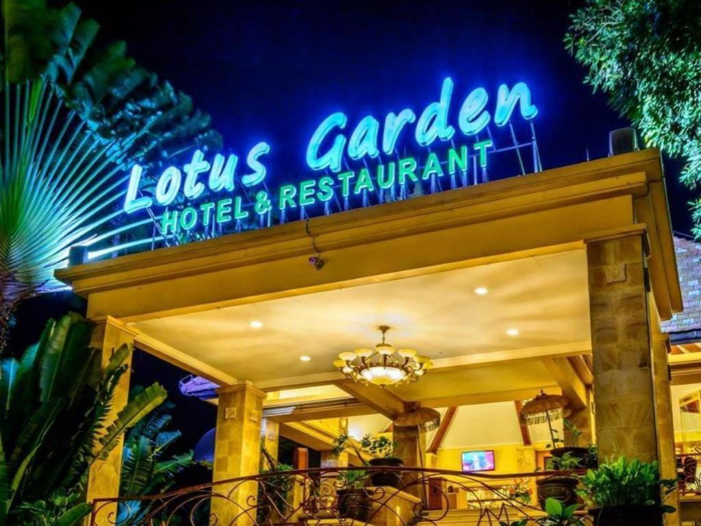 Lotus Garden Hotel By Waringin Hospitality Kediri  Exterior photo