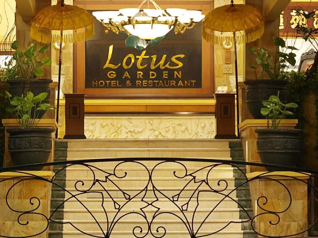 Lotus Garden Hotel By Waringin Hospitality Kediri  Exterior photo